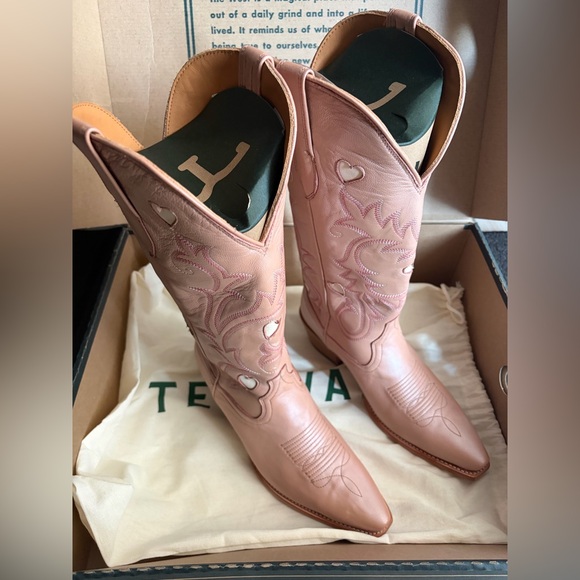🔥NWT LIMITED RELEASE Tecovas Annie Hearts Pink Snip Toe Cowgirl Boots - Picture 2 of 5